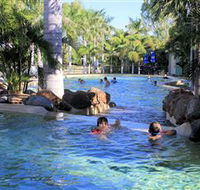 Aussie Outback Oasis Cabin and Van Village - eAccommodation