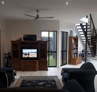 Dolphin Beach House - eAccommodation