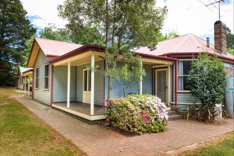 Federation Gardens And Possums Hideaway - eAccommodation 1