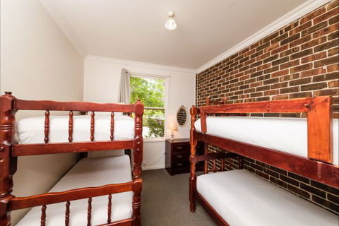 Federation Gardens And Possums Hideaway - eAccommodation 4