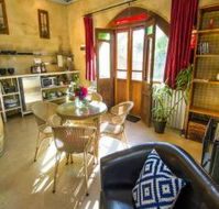 Outback Cellar and Country Cottage - eAccommodation