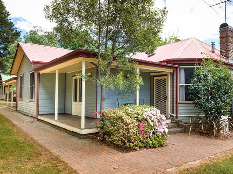 Federation Gardens And Possums Hideaway - eAccommodation 0
