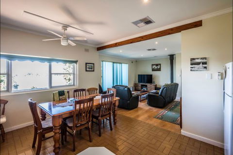 River Shack Rentals - Living The Dream - eAccommodation 64