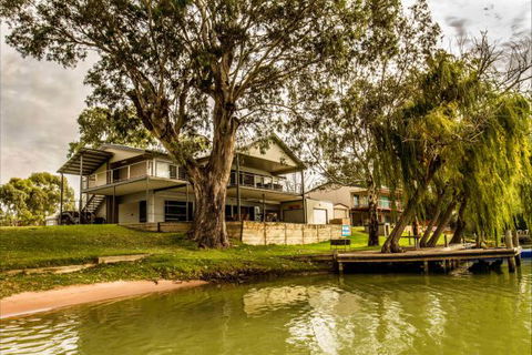 River Shack Rentals - Living The Dream - eAccommodation 124