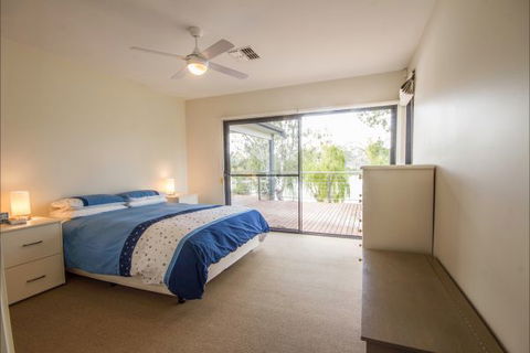 River Shack Rentals - Living The Dream - eAccommodation 131