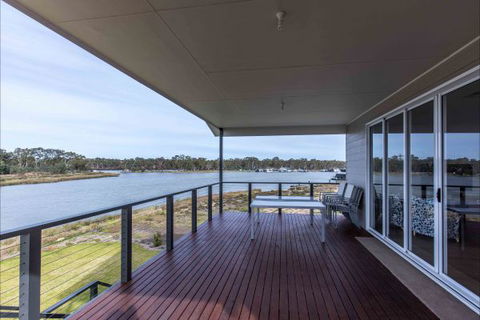 River Shack Rentals - Living The Dream - eAccommodation 111