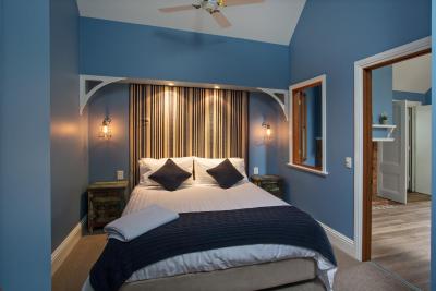 Oak Tree Lodge - eAccommodation 0