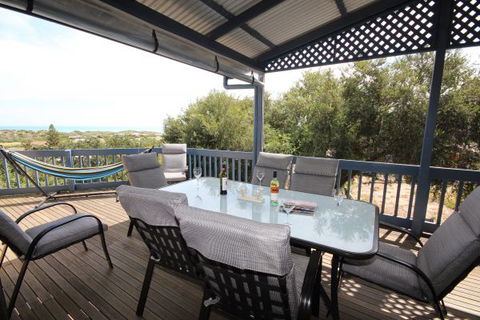 LJ Hooker Goolwa Holiday Rentals - 39 Bradford Road, Goolwa Beach - eAccommodation 1