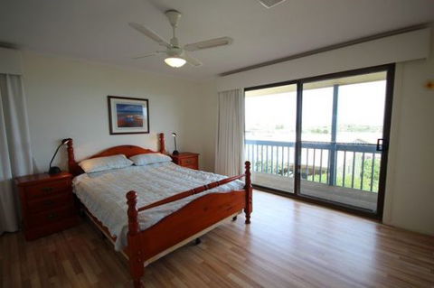 LJ Hooker Goolwa Holiday Rentals - 39 Bradford Road, Goolwa Beach - eAccommodation 3