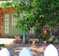 Kalamunda Carriages and Three Gums Cottage - eAccommodation