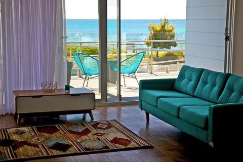 Penguin Beachfront Apartments - eAccommodation 2