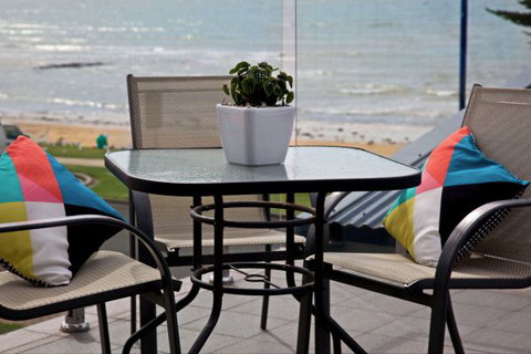 Penguin Beachfront Apartments - eAccommodation 6