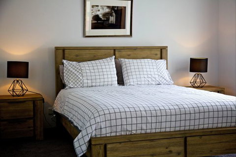 Penguin Beachfront Apartments - eAccommodation 8