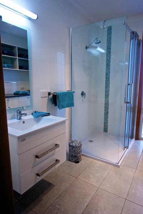 Penguin Beachfront Apartments - eAccommodation 9