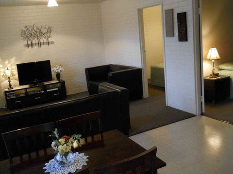 BJs Short Stay Apartments - eAccommodation 0