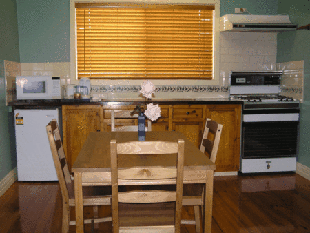 Charles Rasp Motor Inn And Cottages - eAccommodation 4