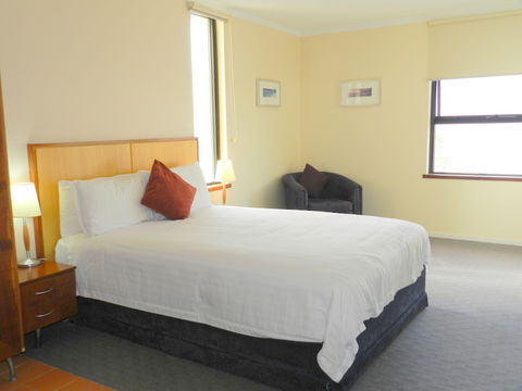 Ocean Beach Hotel - eAccommodation 1