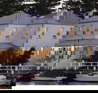Oscars Waterfront Boutique Hotel - eAccommodation