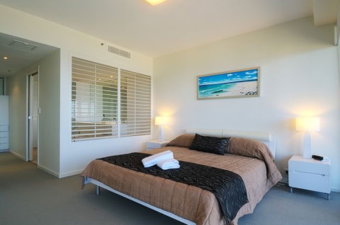 Ultra Broadbeach - eAccommodation 4