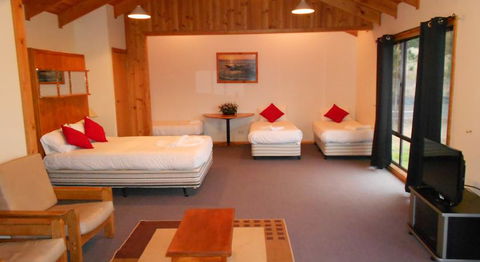 Eastcoast Central Watersedge Resort - eAccommodation 1