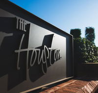 The Houston Wagga - eAccommodation