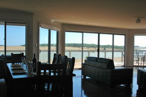 Parrydyse Clayton Bay - eAccommodation 0