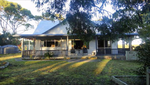 Arties Cottage Accommodation - eAccommodation 0