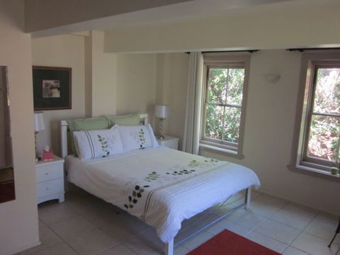 Bangalow Studio Apartment - eAccommodation 1