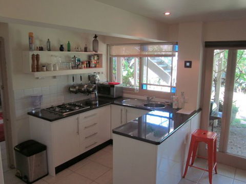 Bangalow Studio Apartment - eAccommodation 2