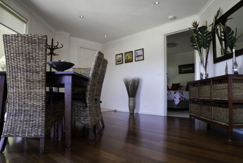 C-Deck Beach House Apartment - eAccommodation 4