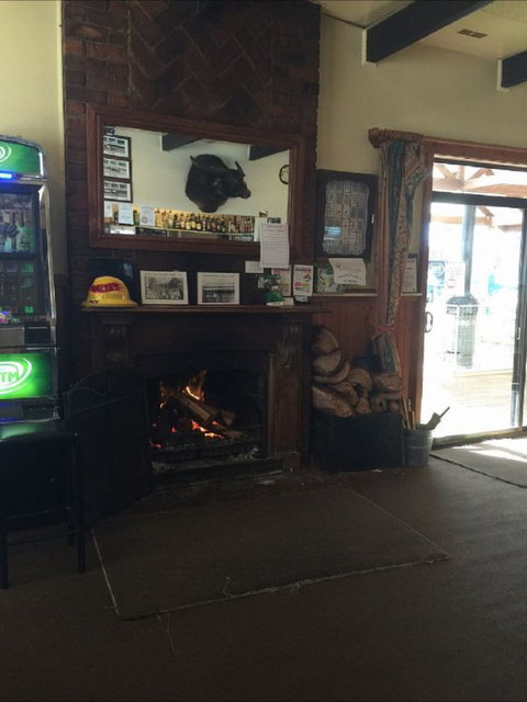 Royal Hotel Snake Valley - eAccommodation 2