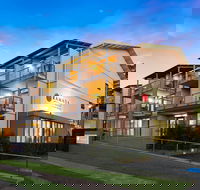 Ramada Resort by Wyndham Flynns Beach - eAccommodation