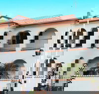 The Med Crescent Head - eAccommodation