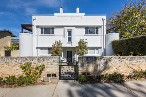 Cottesloe Beach Deluxe Apartment - eAccommodation 1