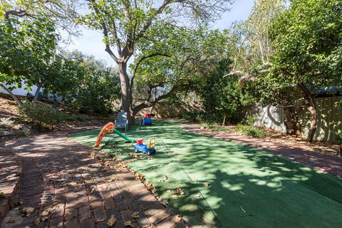 Cottesloe Beach Deluxe Apartment - eAccommodation 4