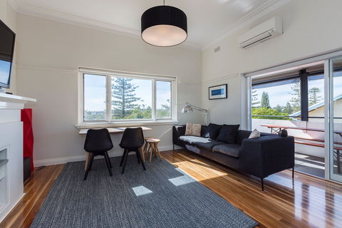 Cottesloe Beach Deluxe Apartment - eAccommodation 7