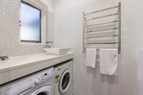 Cottesloe Beach Deluxe Apartment - eAccommodation 9