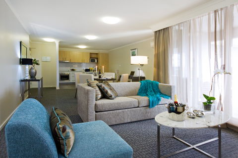 Pacific Suites Canberra - eAccommodation 5