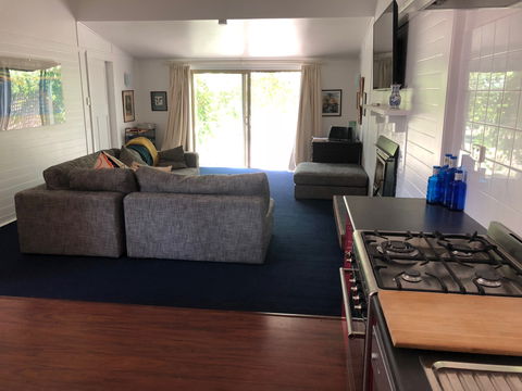 Turalla Truffle Cottage - eAccommodation 1