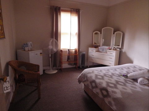 Victoria Hotel: Moonan Flat - eAccommodation 4