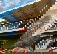 Aruma Executive Holiday Home - eAccommodation