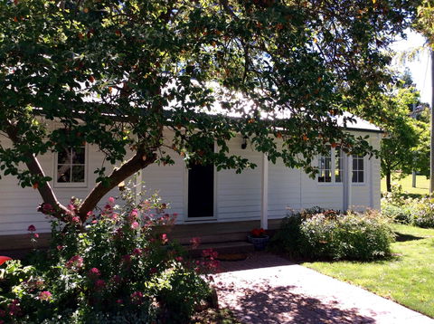 Cairnie Country Cottage - eAccommodation 0