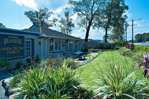 Colonial Terrace Motor Inn And Terrace Brasserie - eAccommodation 2