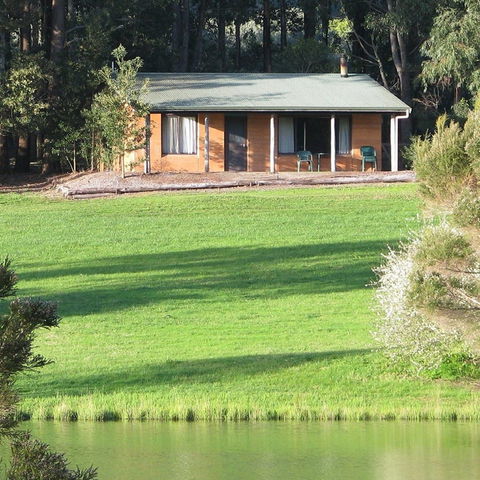 Pemberton Lake View Chalets - eAccommodation 0