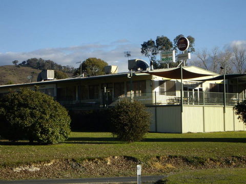 Talbingo Country Club - eAccommodation 0