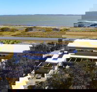 Coorong Aurora - Breathtaking Waterfront Escape - eAccommodation