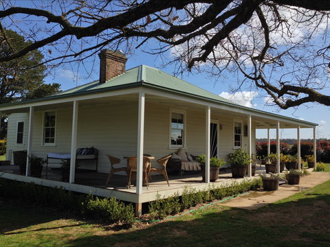 Crookwell Farmhouse - eAccommodation 0