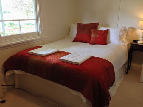 Crookwell Farmhouse - eAccommodation 2