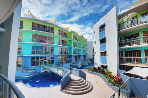 Rolling Surf Resort - eAccommodation 1