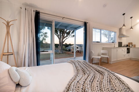 Tallagandra Hill Winery Accommodation - eAccommodation 1